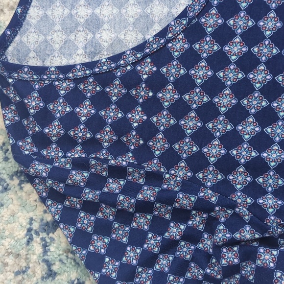 LulaRoe Shirt - Picture 3 of 3